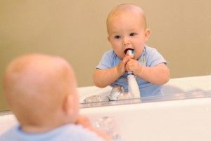правильно чистить зубы детям