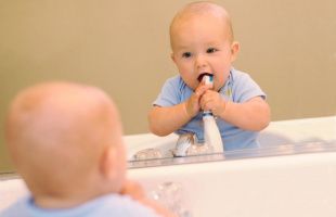 правильно чистить зубы детям