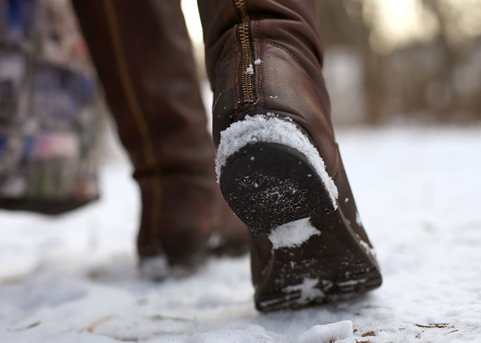 Что можно сделать когда обувь скользит зимой